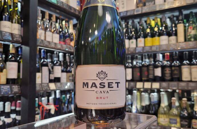 CAVA MASET BRUT HISZPAŃSKIE WINO MUSUJĄCE WYTRAWNE